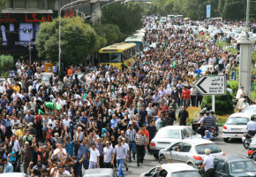 Iran:Clashes Between Mousavi’s & Ahmadinejad’s Supporters At Anti-Israel Rally Iran:Clashes Between Mousavi’s & Ahmadinejad’s Supporters At Anti-Israel Rally